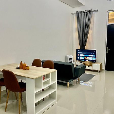 Villa Ku Villa Mu Семаранг Экстерьер фото
