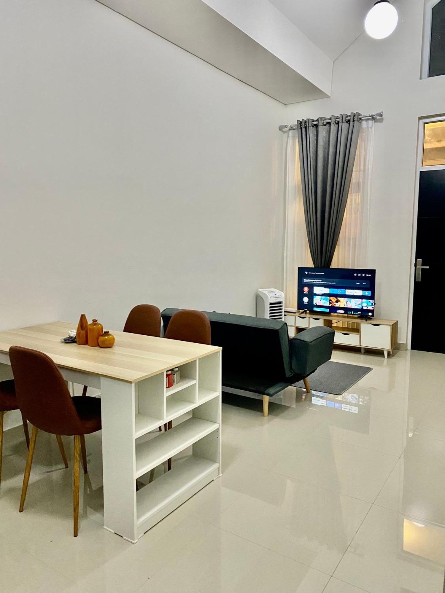 Villa Ku Villa Mu Семаранг Экстерьер фото